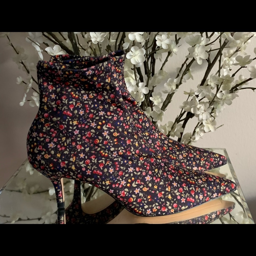 🔥Brand New Zara Kitten Heel Boot in Flower Print